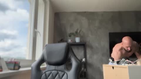 Snapshot of tommyx01 chatting on June 2, 12:07 pm Thomas Fit online show from June 2, 12:07 pm