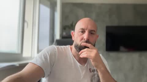 Snapshot of tommyx01 chatting on June 3, 6:49 am Thomas Fit online show from June 3, 6:49 am
