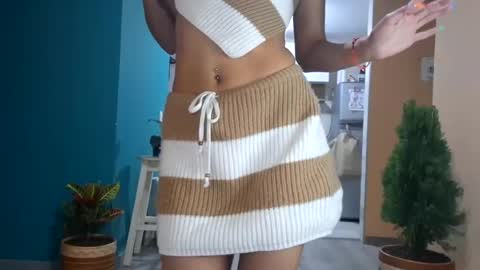 Snapshot of tomoe_b chatting on January 19, 5:58 am leyla online show from January 19, 5:58 am