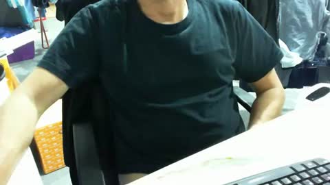 Tom online show from November 21, 6:39 pm