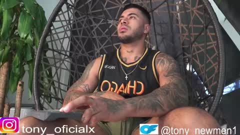 Snapshot of tony_newmen chatting on January 31, 11:25 pm tony online show from January 31, 11:25 pm