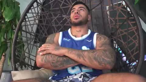 Snapshot of tony_newmen chatting on February 12, 2:23 pm tony online show from February 12, 2:23 pm