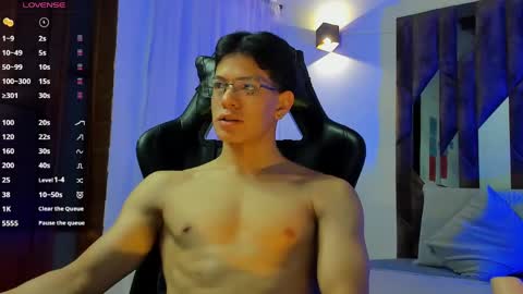 Snapshot of tony_petrov chatting on May 15, 6:53 am tony_petrov online show from May 15, 6:53 am
