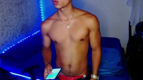 Snapshot of tonydesire_ chatting on May 28, 8:06 pm tonydesire_ online show from May 28, 8:06 pm