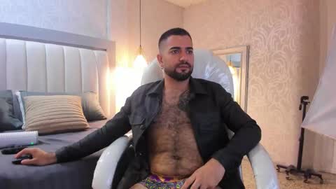 Snapshot of tonylatino_ chatting on February 13, 1:18 pm Tony online show from February 13, 1:18 pm