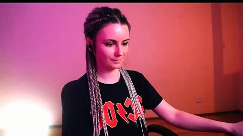 Elizabeth online show from April 1, 6:16 pm