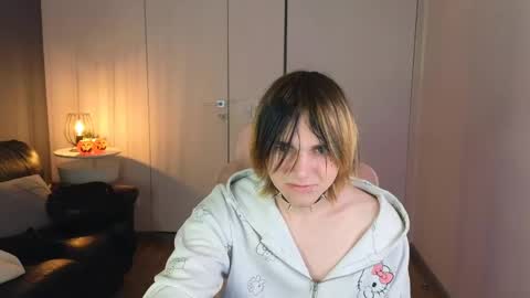Snapshot of too_silly_ chatting on May 26, 9:11 pm too_silly_ online show from May 26, 9:11 pm