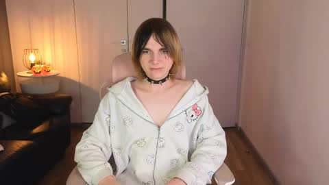 Snapshot of too_silly_ chatting on May 27, 1:57 am too_silly_ online show from May 27, 1:57 am