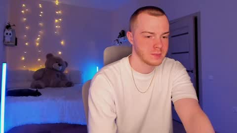 Snapshot of toohornyserj chatting on December 9, 11:34 pm toohornyserj online show from December 9, 11:34 pm