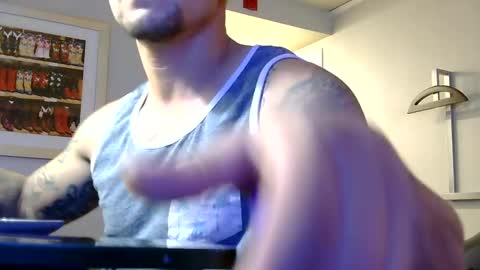 Snapshot of toomuchsmoke chatting on December 3, 9:33 am toomuchsmoke online show from December 3, 9:33 am