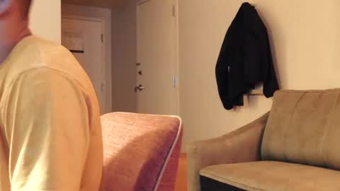 Snapshot of toomuchsmoke chatting on December 6, 12:12 am toomuchsmoke online show from December 6, 12:12 am