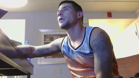 Snapshot of toomuchsmoke chatting on December 7, 6:10 am toomuchsmoke online show from December 7, 6:10 am