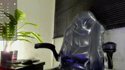 Snapshot of toower_ chatting on July 1, 10:09 pm T O W E R online show from July 1, 10:09 pm