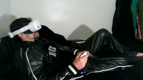 Snapshot of topdogintraining93 chatting on June 9, 8:04 am SagMeOreduceMe online show from June 9, 8:04 am