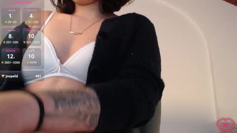 Snapshot of tori_just chatting on December 22, 6:05 pm tori_just online show from December 22, 6:05 pm