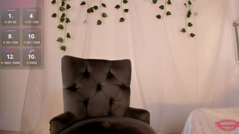 tori_just online show from April 7, 1:33 pm