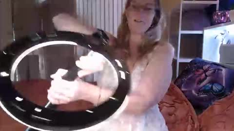 Snapshot of total_aussie_milfs chatting on September 15, 11:27 pm Milly online show from September 15, 11:27 pm