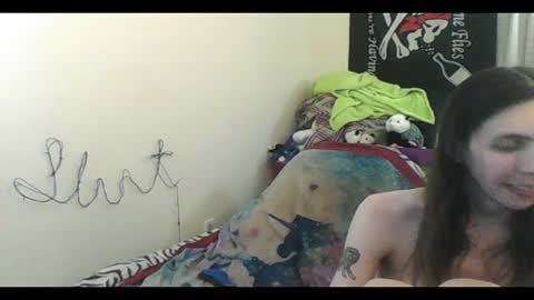 Snapshot of totalfuckingadorable chatting on June 18, 4:24 am Luna online show from June 18, 4:24 am