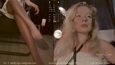 Snapshot of totally_spy chatting on May 5, 8:11 am Madam Viktoria Vacation in Portugal 2811 - 0412 online show from May 5, 8:11 am
