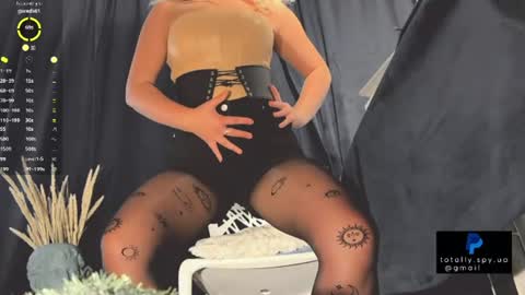 Snapshot of totally_spy chatting on July 21, 4:53 pm Madam Viktoria Vacation in Portugal 2811 - 0412 online show from July 21, 4:53 pm