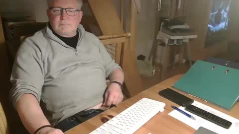 Snapshot of toto758 chatting on March 5, 7:27 pm toto758 online show from March 5, 7:27 pm