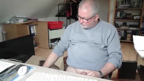 Snapshot of toto758 chatting on October 13, 11:43 am toto758 online show from October 13, 11:43 am