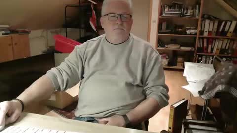 Snapshot of toto758 chatting on December 17, 9:21 pm toto758 online show from December 17, 9:21 pm