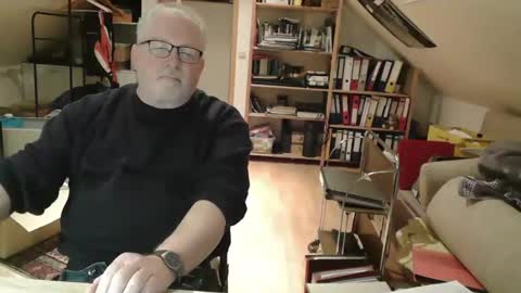 Snapshot of toto758 chatting on January 18, 12:25 am toto758 online show from January 18, 12:25 am