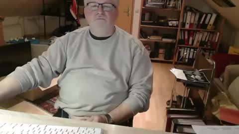 Snapshot of toto758 chatting on February 15, 5:31 pm toto758 online show from February 15, 5:31 pm