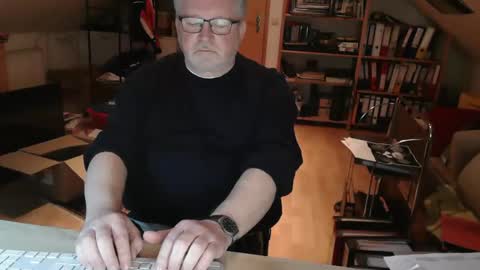 Snapshot of toto758 chatting on February 18, 9:00 pm toto758 online show from February 18, 9:00 pm