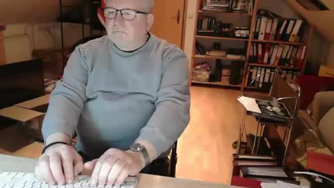Snapshot of toto758 chatting on March 1, 8:55 pm toto758 online show from March 1, 8:55 pm