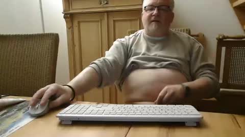 Snapshot of toto758 chatting on April 23, 8:44 pm toto758 online show from April 23, 8:44 pm