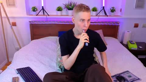 Max online show from April 12, 10:09 am