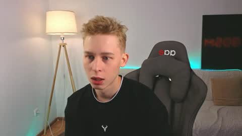 Snapshot of toxicpassion chatting on August 8, 11:01 am Max online show from August 8, 11:01 am