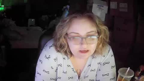 Snapshot of toxicsamarha chatting on November 9, 12:03 pm toxicsamarha online show from November 9, 12:03 pm