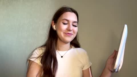 Snapshot of tracievanier chatting on July 2, 1:17 pm Thea online show from July 2, 1:17 pm