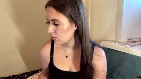 Snapshot of tracievanier chatting on July 6, 3:03 pm Thea online show from July 6, 3:03 pm
