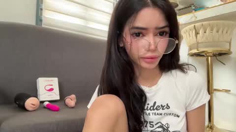 Snapshot of tranene_jian chatting on May 11, 3:34 am JIAN online show from May 11, 3:34 am