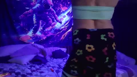 Snapshot of transmisshun chatting on January 29, 10:05 am transmisshun online show from January 29, 10:05 am