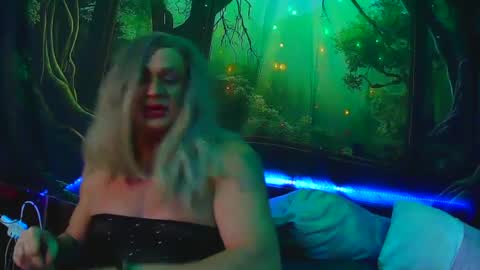 Snapshot of transmisshun chatting on February 9, 3:01 pm transmisshun online show from February 9, 3:01 pm