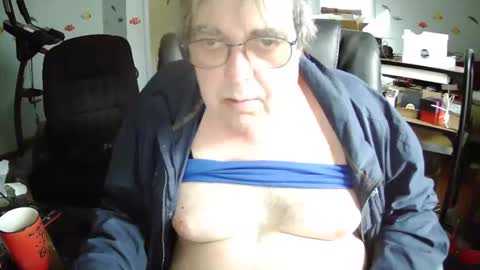 Snapshot of transmtfhello chatting on May 2, 6:57 pm Peter online show from May 2, 6:57 pm