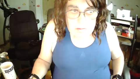 Snapshot of transmtfhello chatting on May 6, 7:19 pm Peter online show from May 6, 7:19 pm