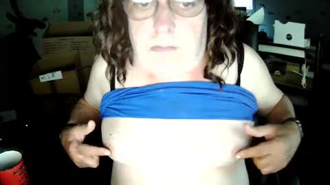 Snapshot of transmtfhello chatting on June 3, 11:13 am Peter online show from June 3, 11:13 am