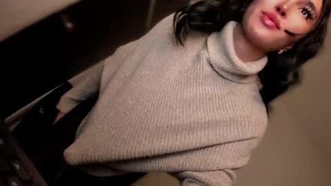 Snapshot of transnextdoor_ chatting on October 10, 8:52 pm ALMIGHTY GODDESS VALENTINA online show from October 10, 8:52 pm