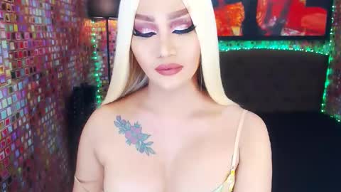 Snapshot of transplayfullolivia chatting on February 10, 5:58 am KYLIE BELLA TS online show from February 10, 5:58 am