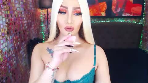 Snapshot of transplayfullolivia chatting on February 17, 10:03 pm KYLIE BELLA TS online show from February 17, 10:03 pm