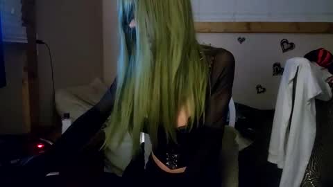 Snapshot of trapslutlexxxi chatting on March 7, 8:23 am TraplutLexxxi online show from March 7, 8:23 am