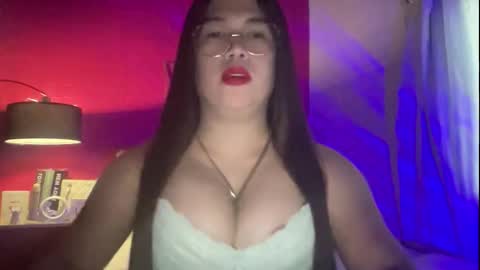 travelergirl online show from November 30, 4:38 am