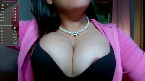 travelergirl online show from May 11, 10:32 am