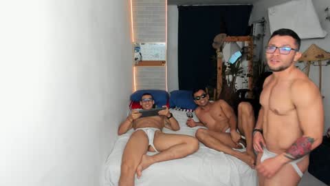 Snapshot of travis_bakerr chatting on December 20, 3:58 am travis bakerr online show from December 20, 3:58 am